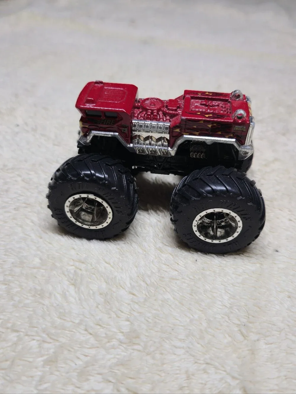 Hot Wheels FIRE ENGINE 19 Monster Jam Trucks 1/64 RED